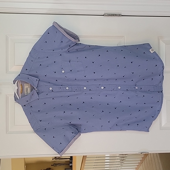 Free Planet short sleeve button up shirt blue with print NWOT durable, hi-qlty, - Picture 6 of 9